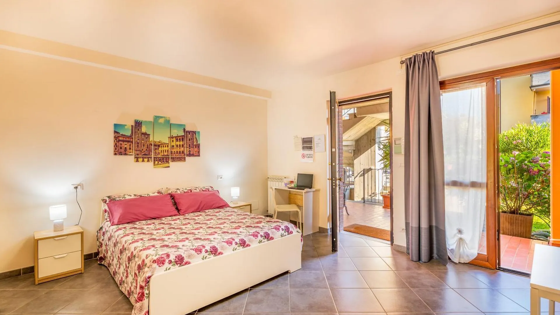Le Ortensie Arezzo 0*,
